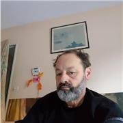 15 ans à pratiquer l'Anglais américain(i lived there S.F. Ca.) . J enseigne la conversation et la structure : us et coutumes pratiquées